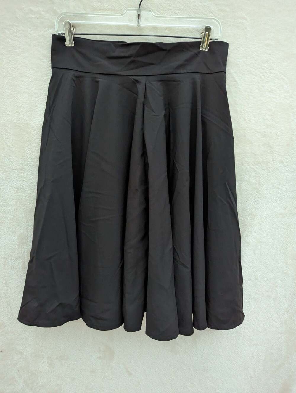 CHO Women's Black A-Line High-Waist Pleated Midi Skirt with Pockets